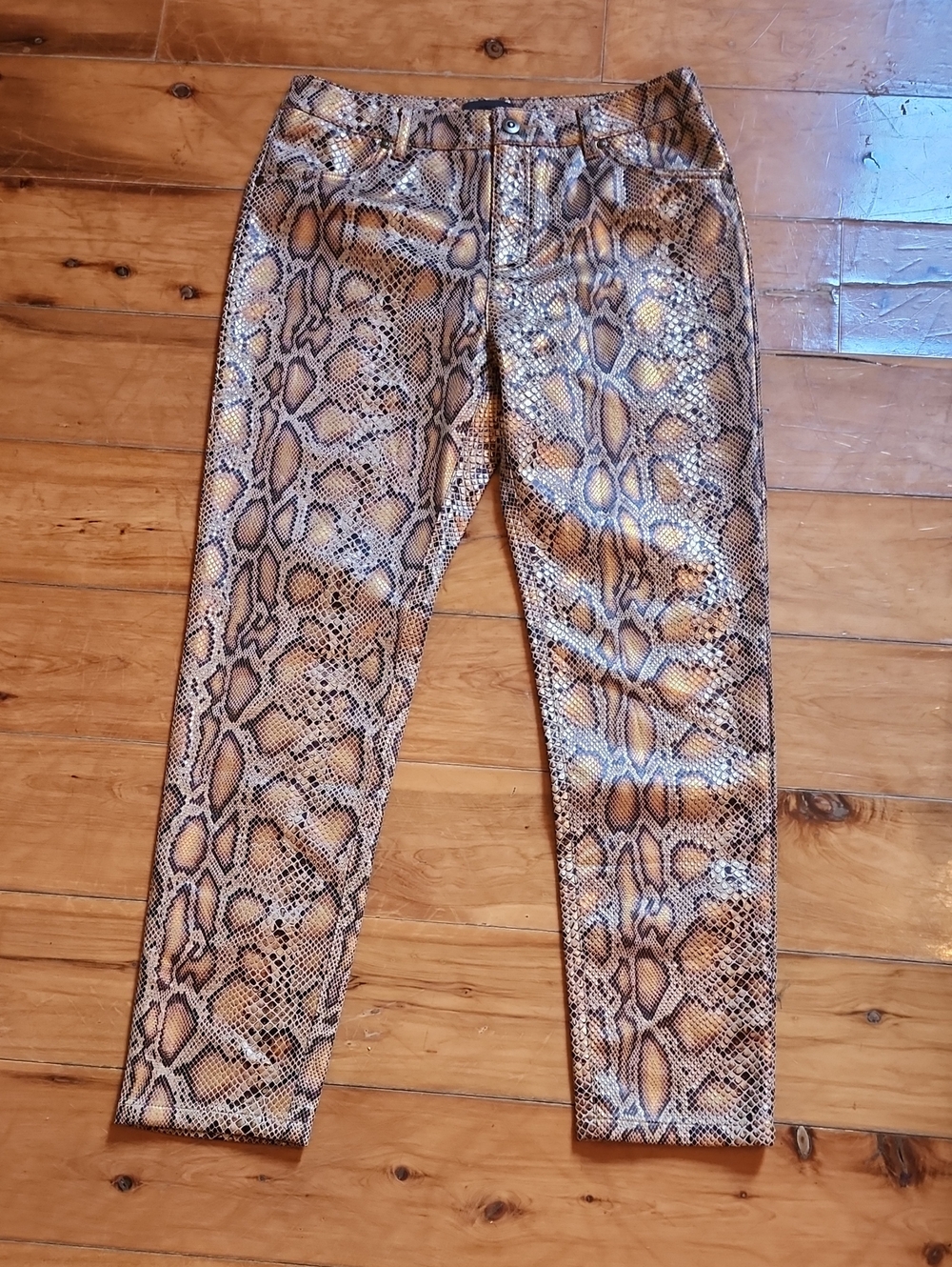 Faux Snakeskin Straight Leg Jeans in Metalic Tones By Eric. Size 10